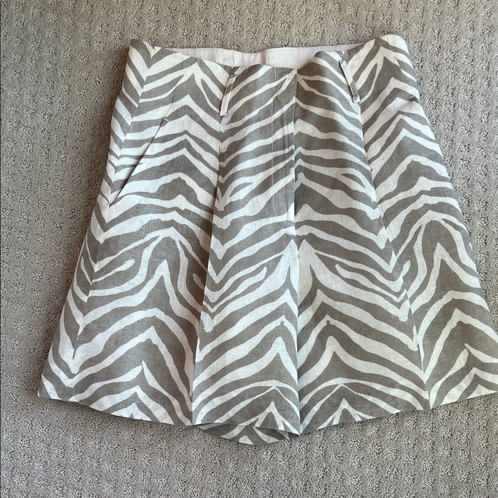 Lafayette 148 linen short. Size 6.